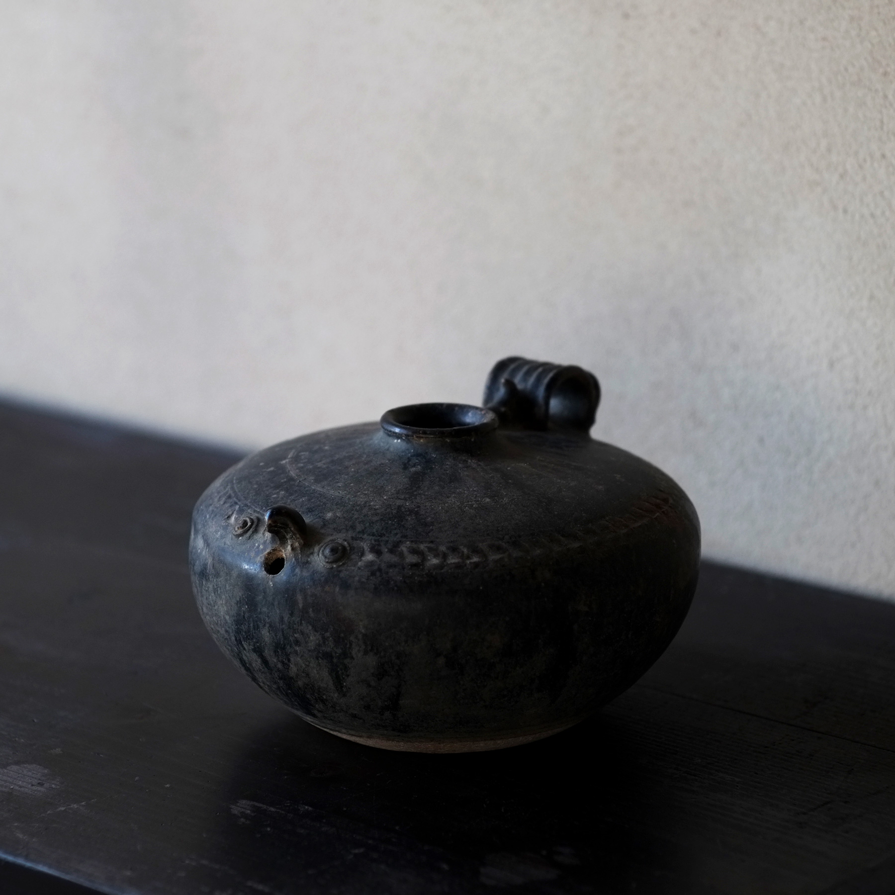 クメール黒釉花瓶-