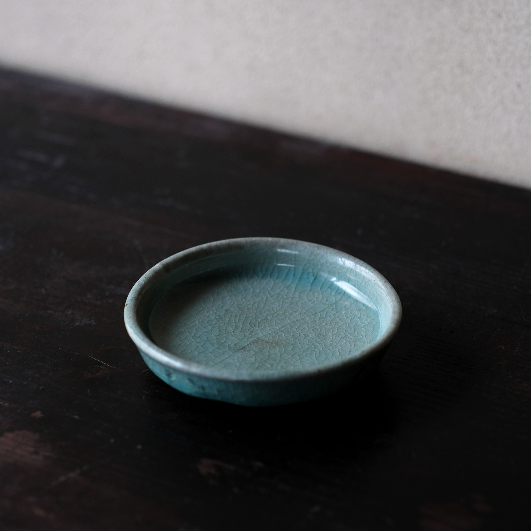 青磁　茶碗　白象嵌　菊花紋　高麗青磁　流谷　朝鮮・韓国